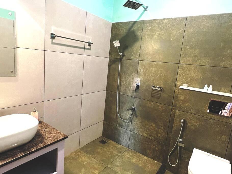 Munnar Blue Mist Bed & Breakfast Ngoại thất bức ảnh